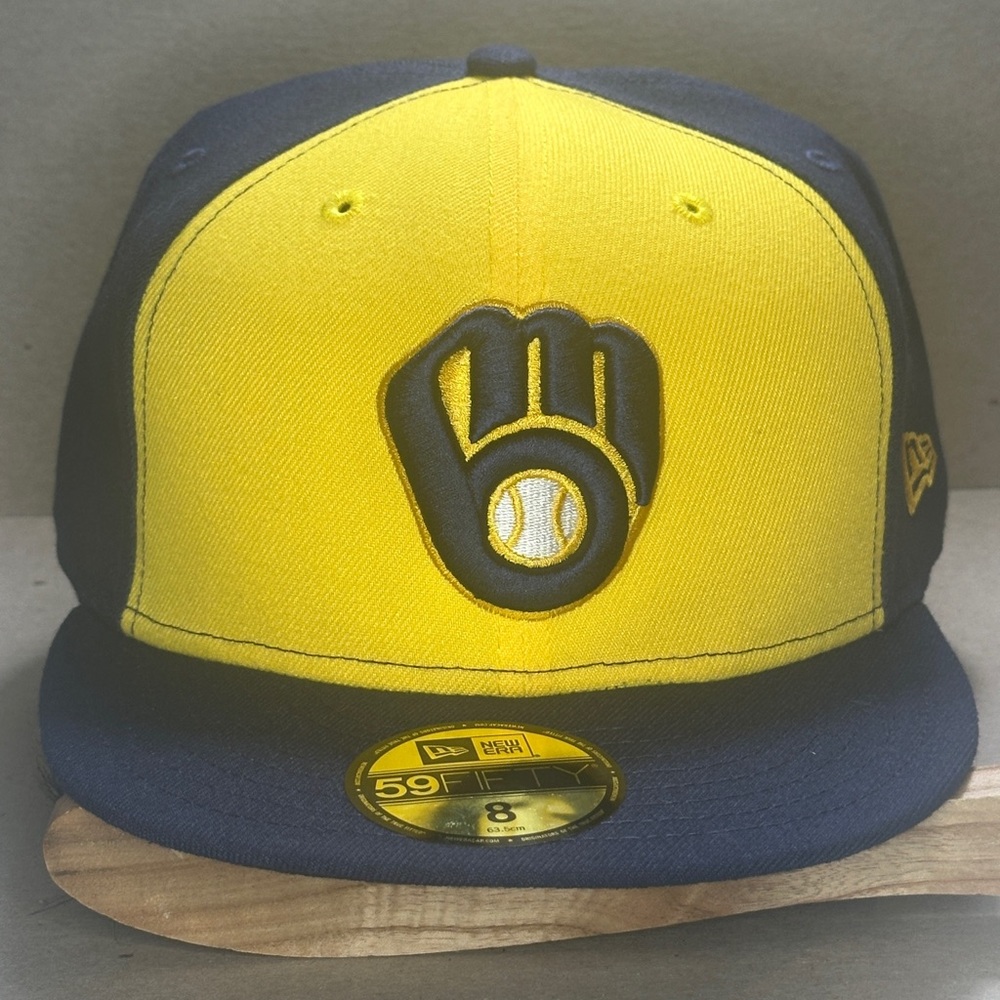 New Era MLB Brewers Fitted Hat - Milwaukee Brewers - Size 8 Fitted Hat - NWT